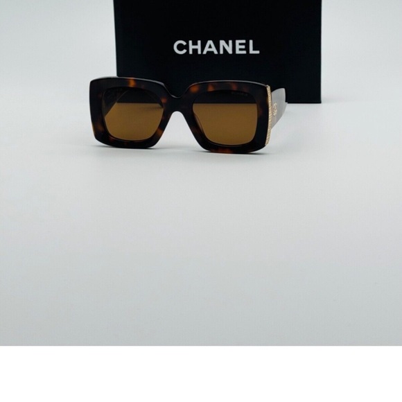 CHANEL rectangle Oversized Sunglasses With CC Chanel Logo And Gold Details - Picture 2 of 7